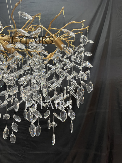 Lampadario di cristallo in stile francese, nuovo e conveniente, con foglie di cristallo.