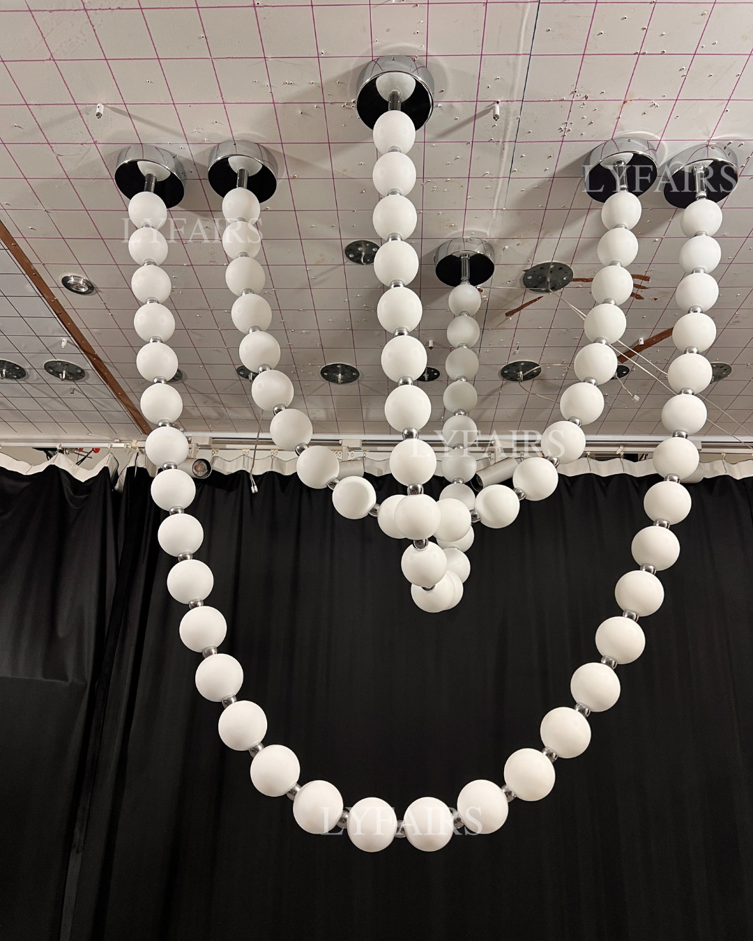 Lampadario moderno e creativo con collana di perle acriliche