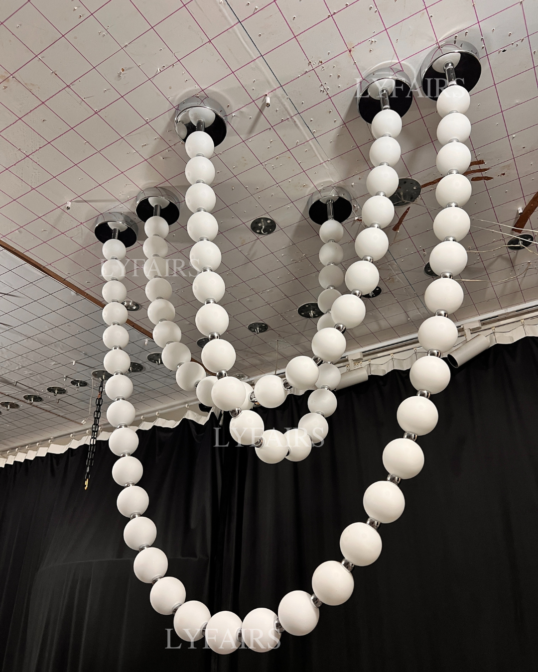 Lampadario moderno e creativo con collana di perle acriliche