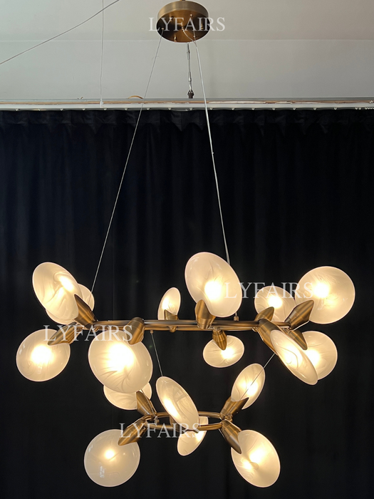 Lampadario moderno a due livelli in vetro traslucido soffiato a mano a forma di petalo