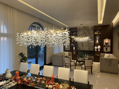 Lampadario di cristallo in stile francese, nuovo e conveniente, con foglie di cristallo.