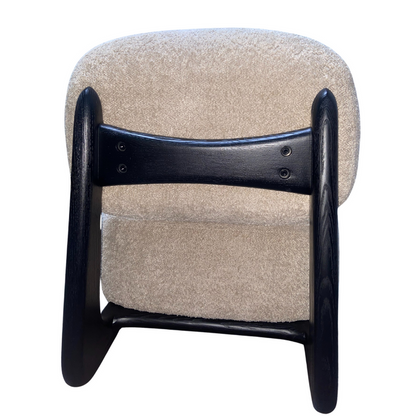 Moderna poltrona Boucle Sherpa Lounge con base in legno