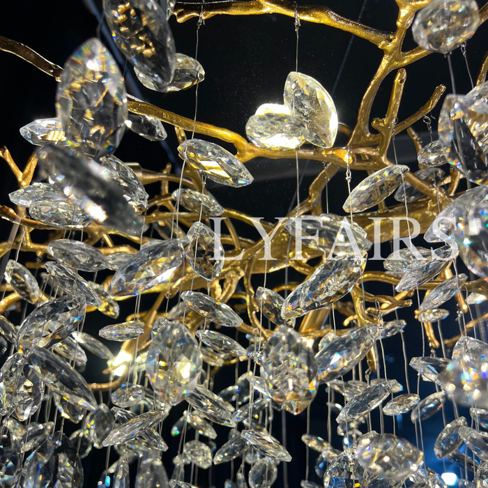 Lampadario di cristallo in stile francese, nuovo e conveniente, con foglie di cristallo.