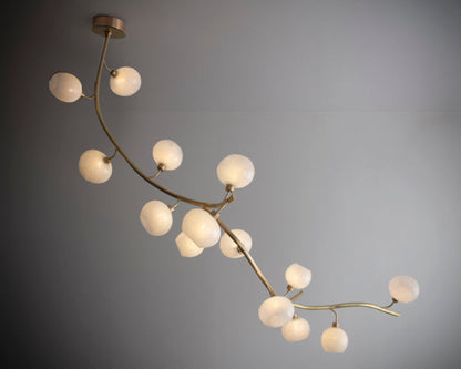 Lampadario moderno lineare con rami in ottone per sala da pranzo