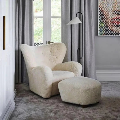 Sedia imbottita in stile antico francese di medie dimensioni color crema