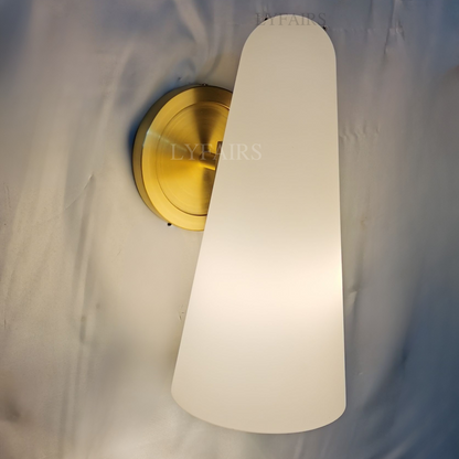 Lampada da parete a forma di cappello conico rotondo in stile moderno 