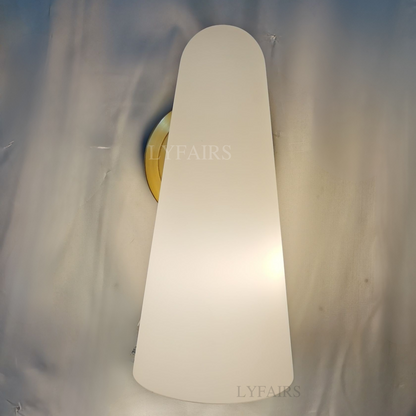 Lampada da parete a forma di cappello conico rotondo in stile moderno 