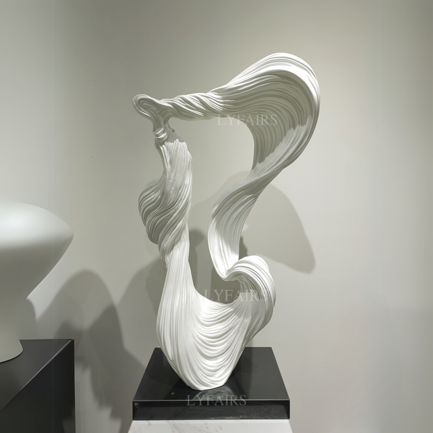 Art Design White Spray Sculpture