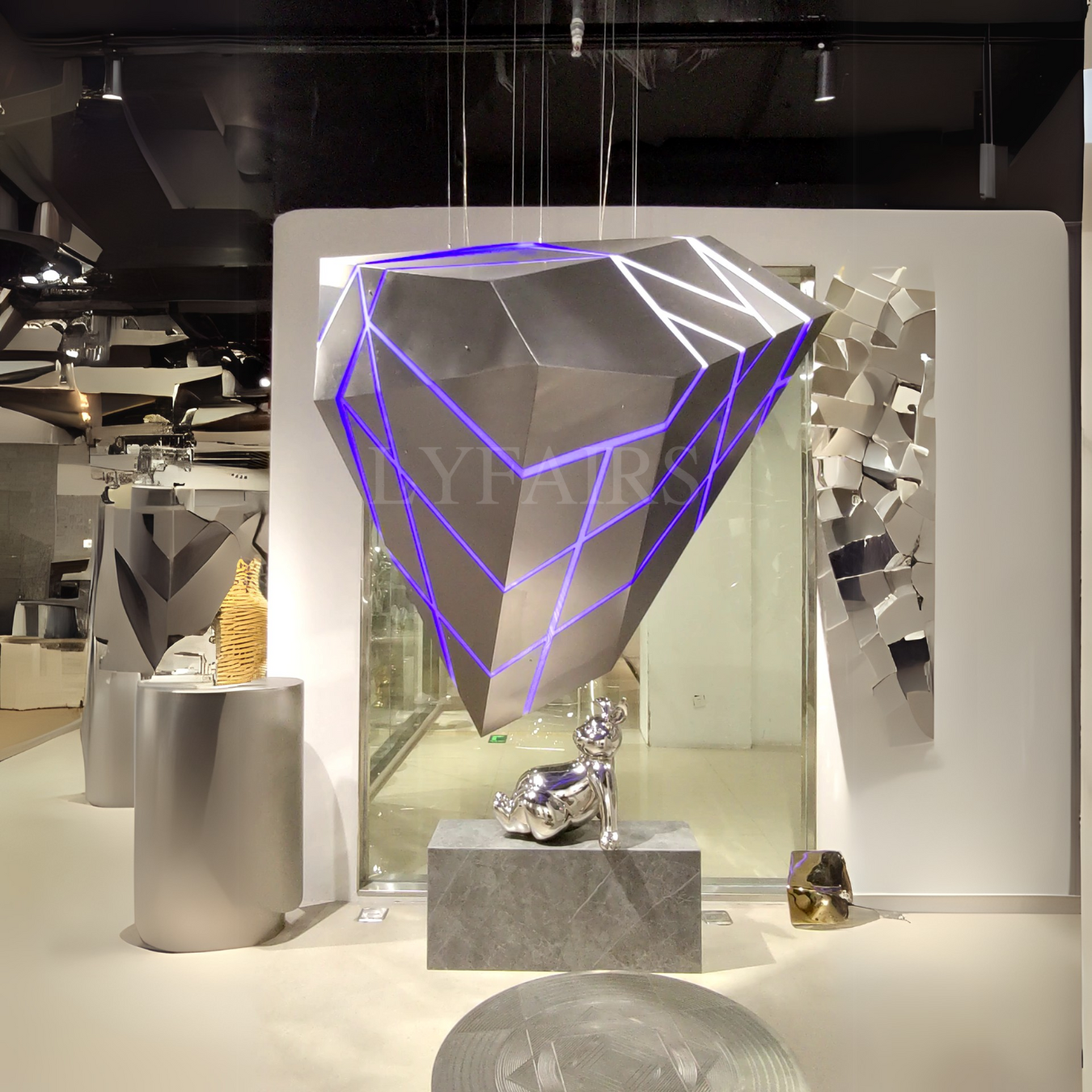 Scultura galleggiante cyberpunk in acciaio inossidabile