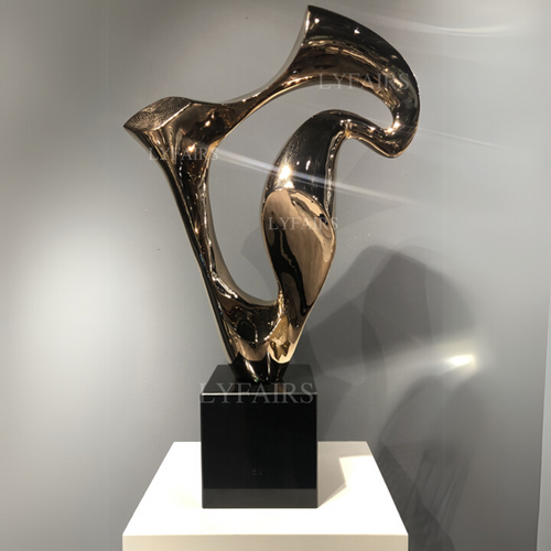 Lussuosa scultura astratta in acciaio inossidabile lucidato placcato oro