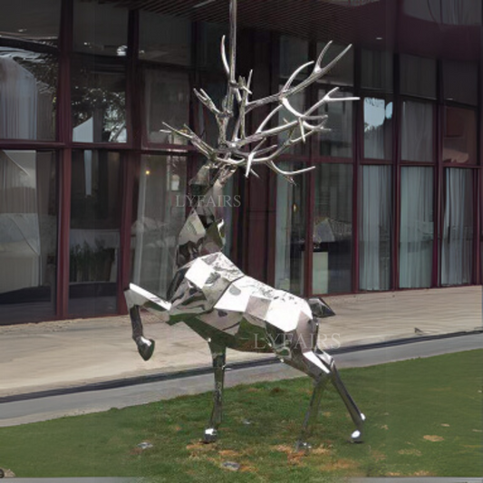 Scultura moderna di alce in acciaio inossidabile