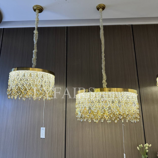 Lustre rond élégant en cristal avec pampilles dorées pour plafonds bas