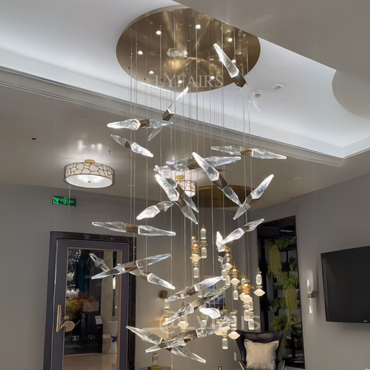 Lustre moderne en cristal torsadé flottant pour hauts plafonds