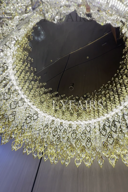 Lustre rond élégant en cristal avec pampilles dorées pour plafonds bas
