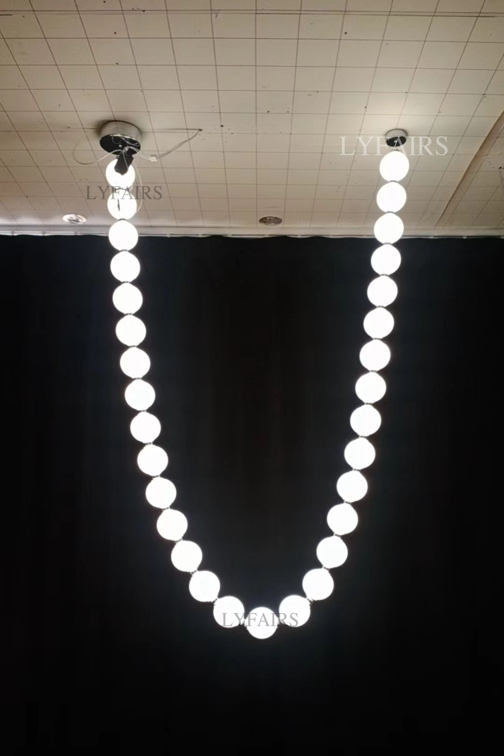 Lampadario moderno e creativo con collana di perle acriliche