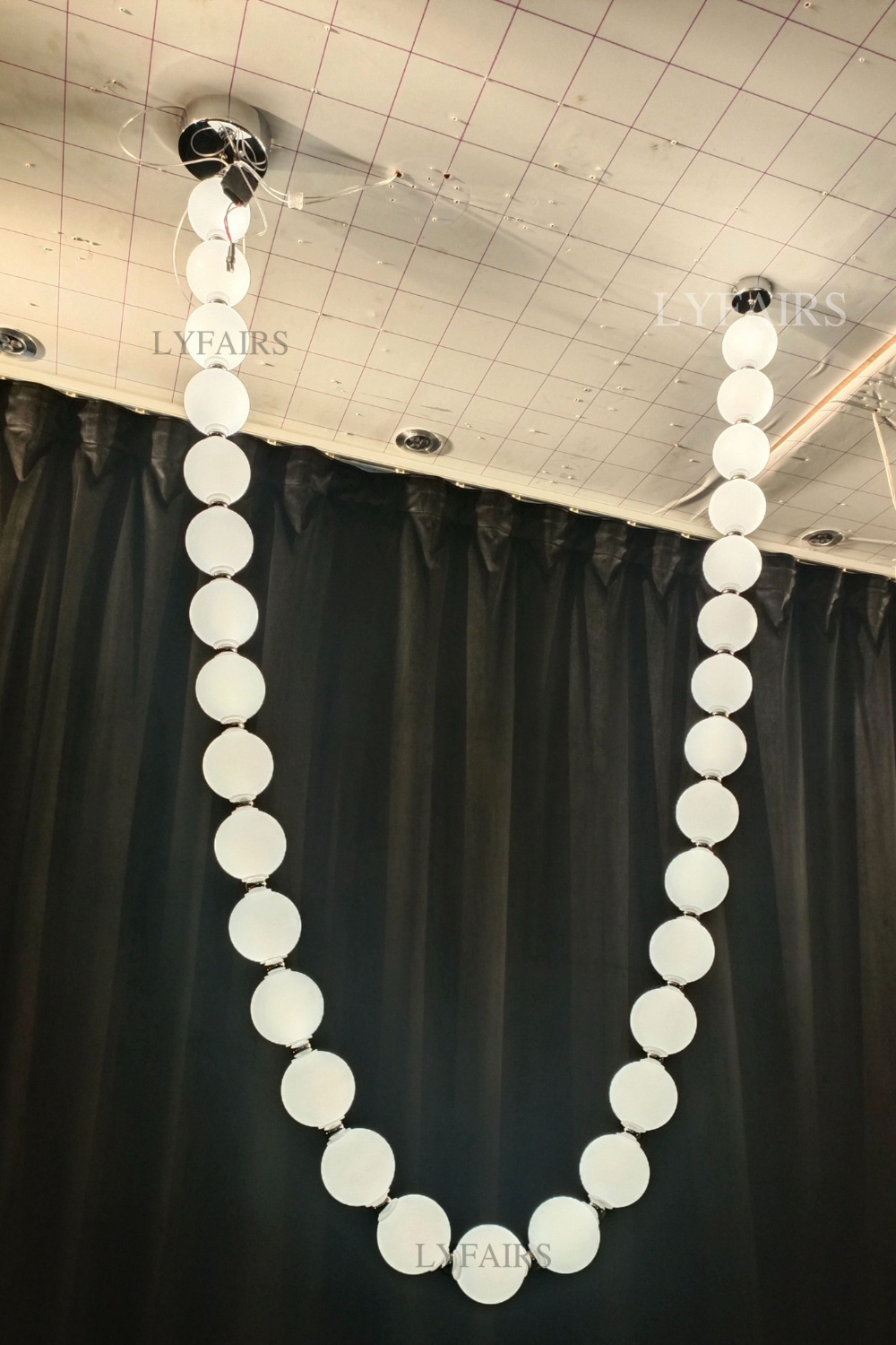 Lampadario moderno e creativo con collana di perle acriliche
