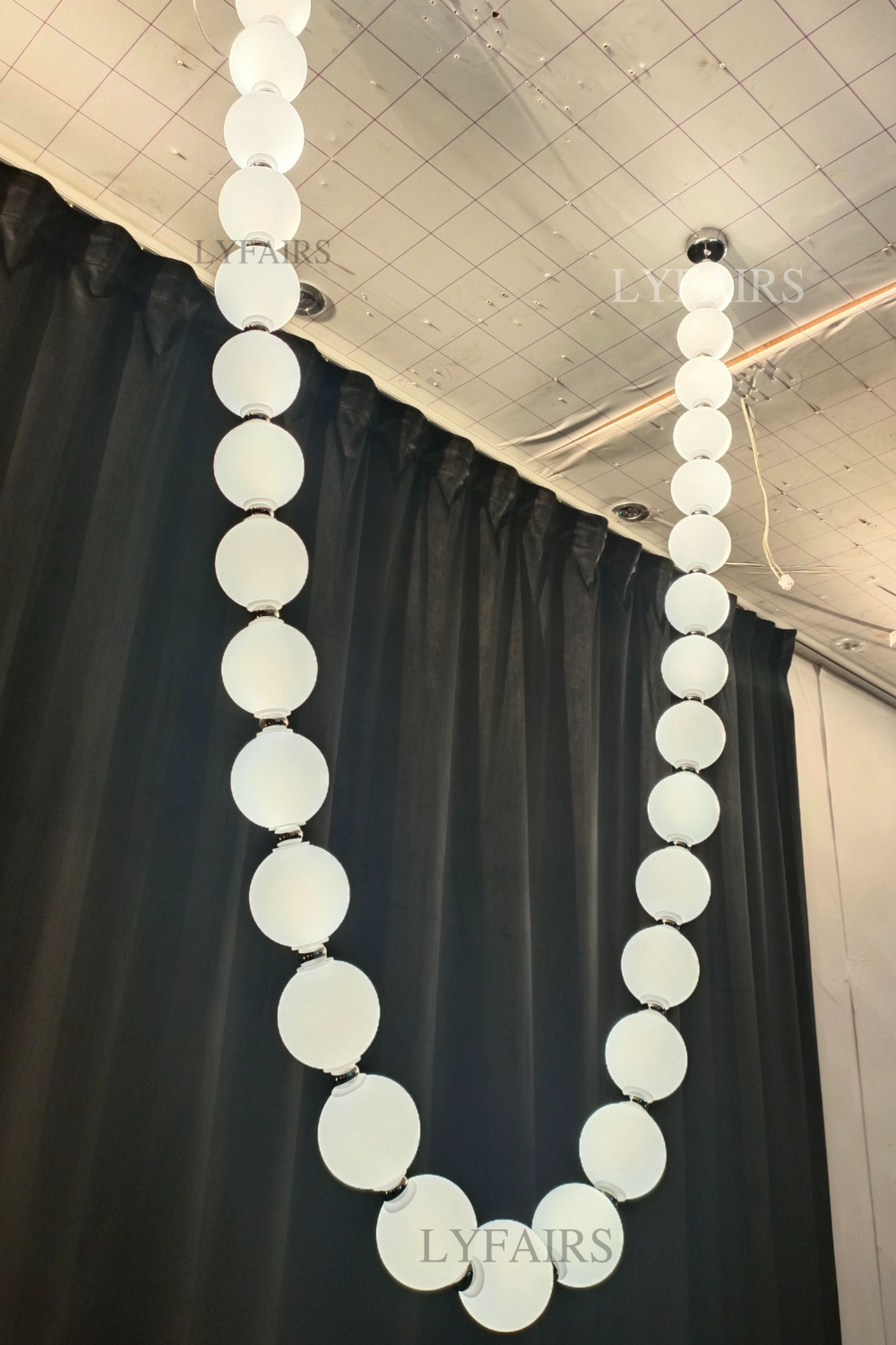 Lampadario moderno e creativo con collana di perle acriliche