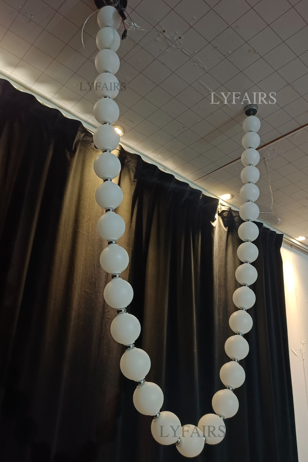 Lampadario moderno e creativo con collana di perle acriliche