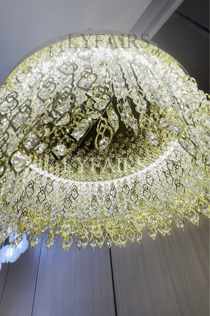 Lustre rond élégant en cristal avec pampilles dorées pour plafonds bas