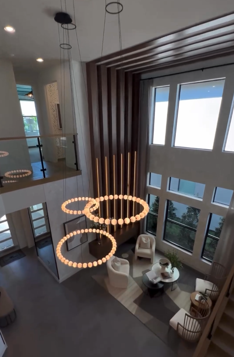 Modern Creative Acrylic Pearl Ring Loop Chandelier