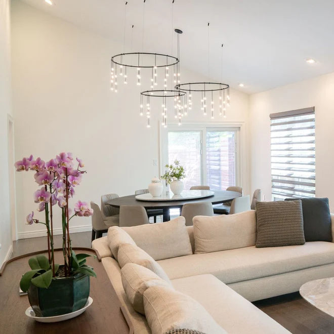 Lampadario LED verticale con anelli multistrato dal design moderno