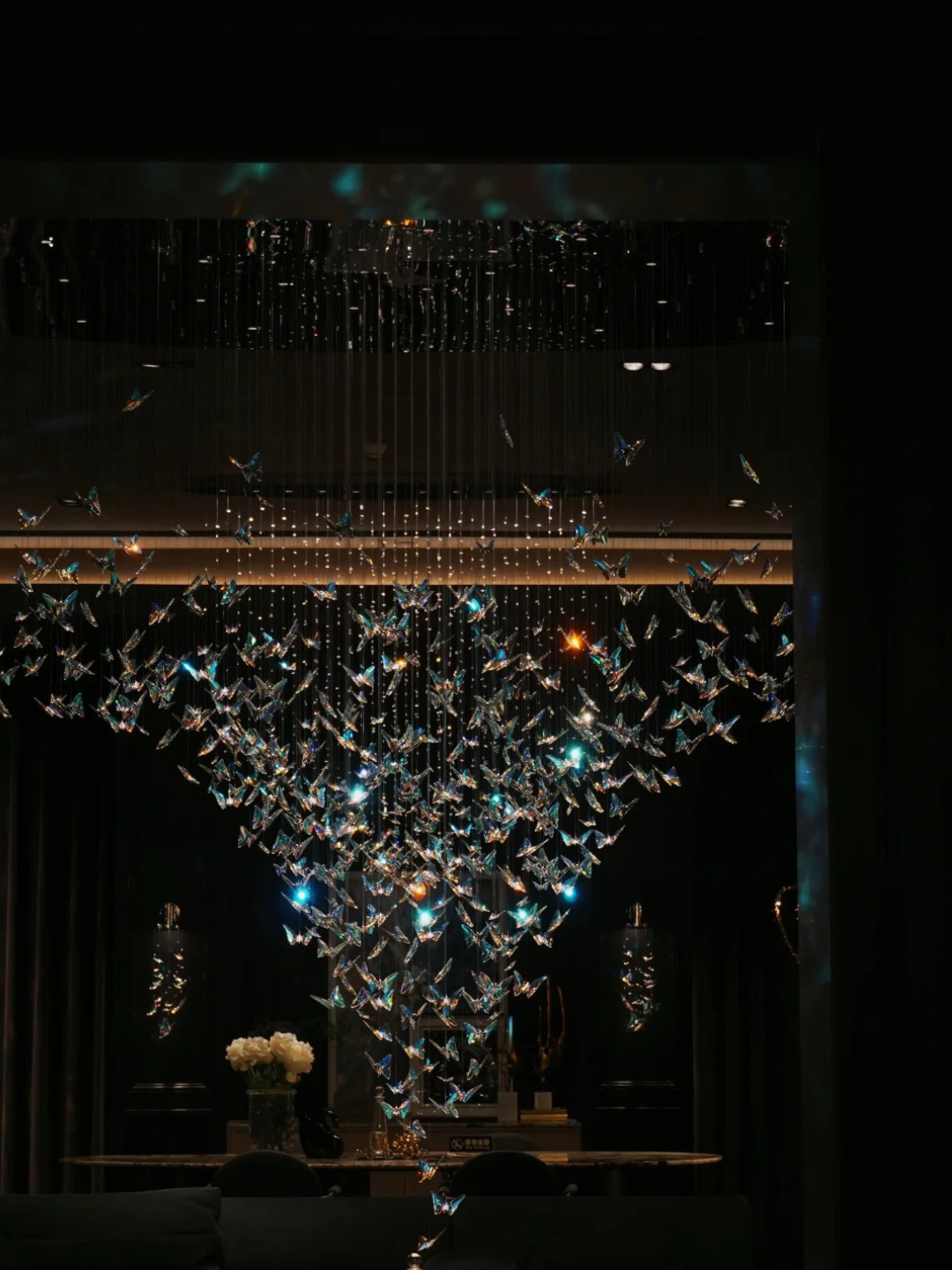 Lustre papillon rond encastré au design artistique de luxe léger