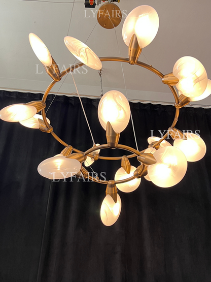 Lampadario moderno a due livelli in vetro traslucido soffiato a mano a forma di petalo