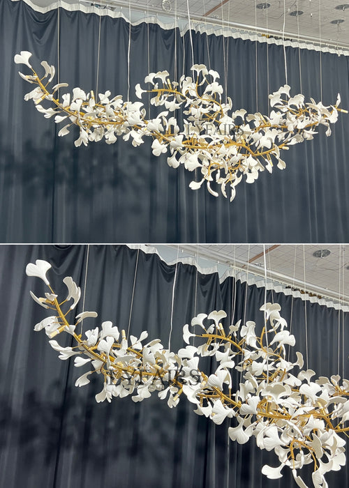 Lampadario in ceramica extra large con fiori bianchi, a forma di ramo d'albero in ferro, per ampio soggiorno/sala da pranzo.