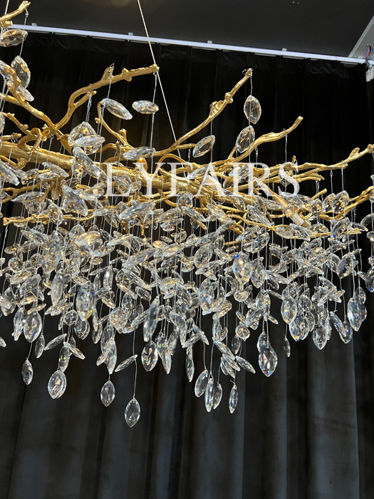 Lampadario di cristallo in stile francese, nuovo e conveniente, con foglie di cristallo.