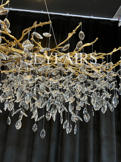Lampadario di cristallo in stile francese, nuovo e conveniente, con foglie di cristallo.