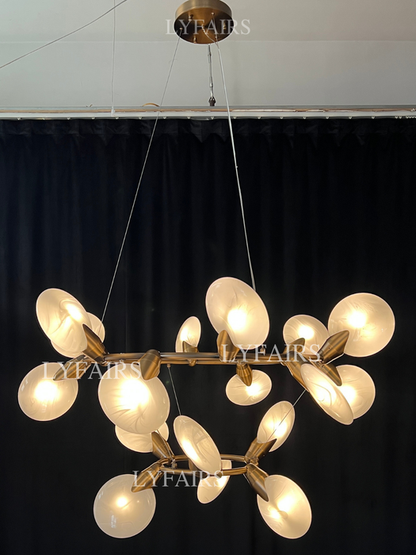 Lampadario moderno a due livelli in vetro traslucido soffiato a mano a forma di petalo