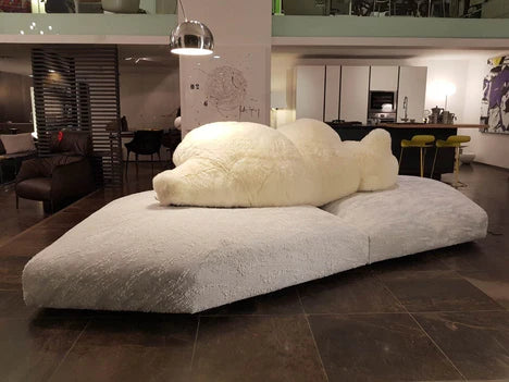 Divano moderno a forma di orso gigante