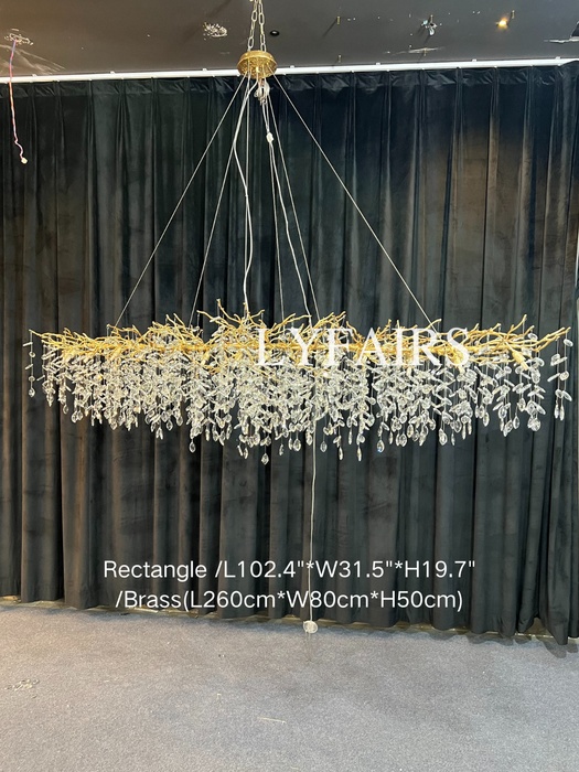 Lampadario di cristallo in stile francese, nuovo e conveniente, con foglie di cristallo.