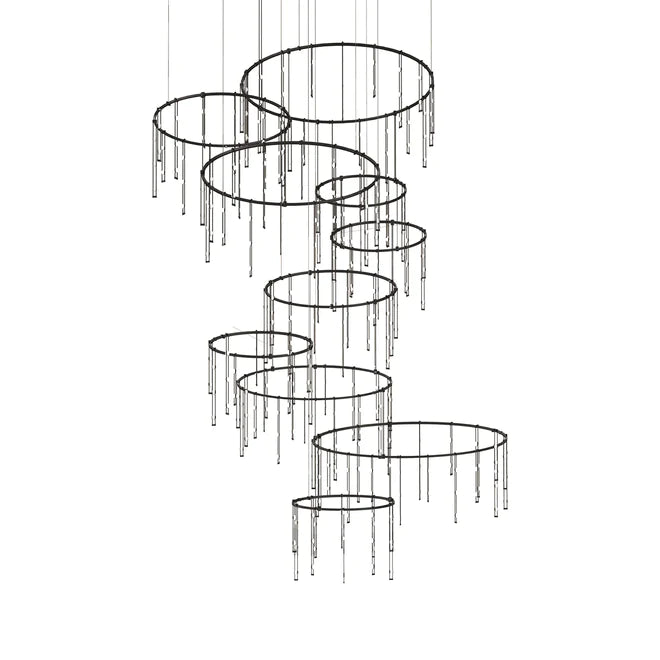 Lampadario LED verticale con anelli multistrato dal design moderno