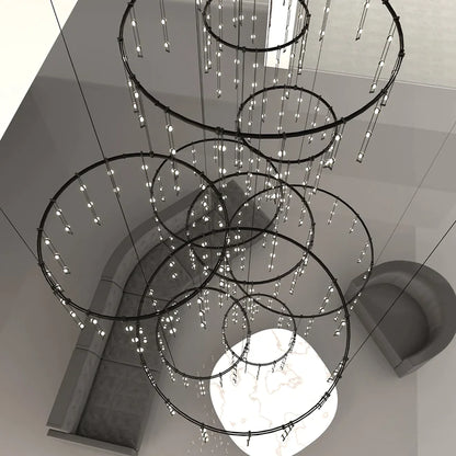 Lampadario LED verticale con anelli multistrato dal design moderno