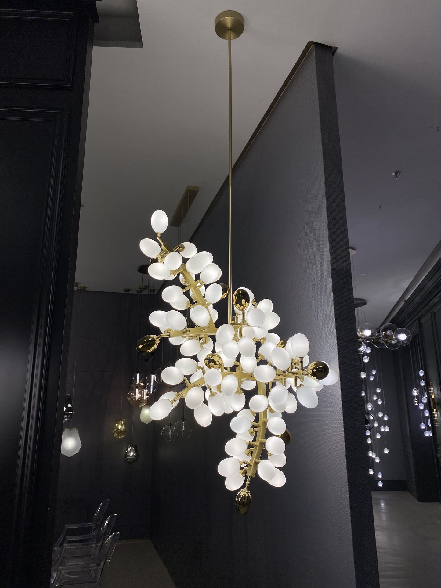 Light Luxury Nordic Creative Art Designer Pure White Grape Chandelier for Living/Dining Room